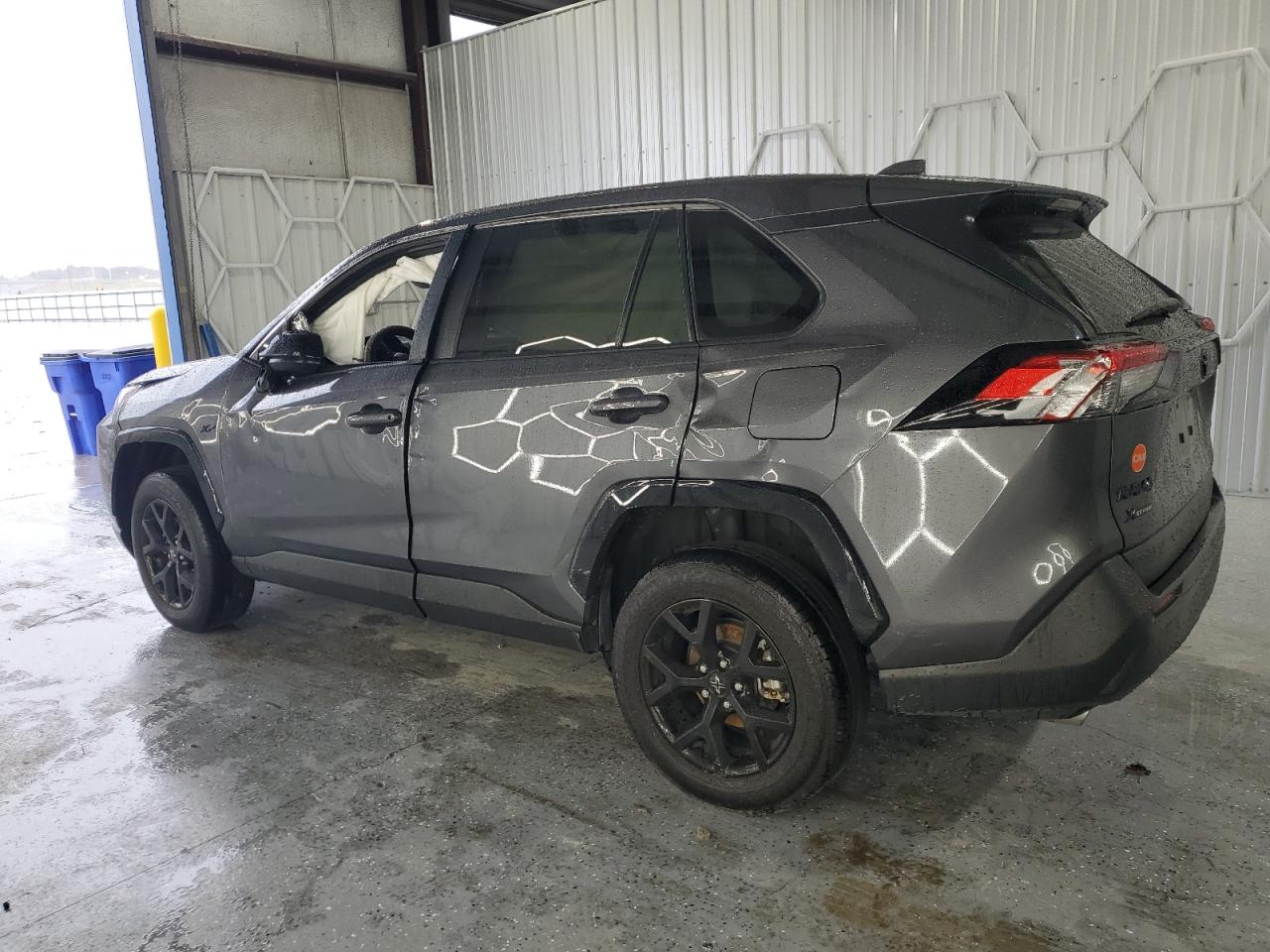 Toyota RAV4 Le Image 5