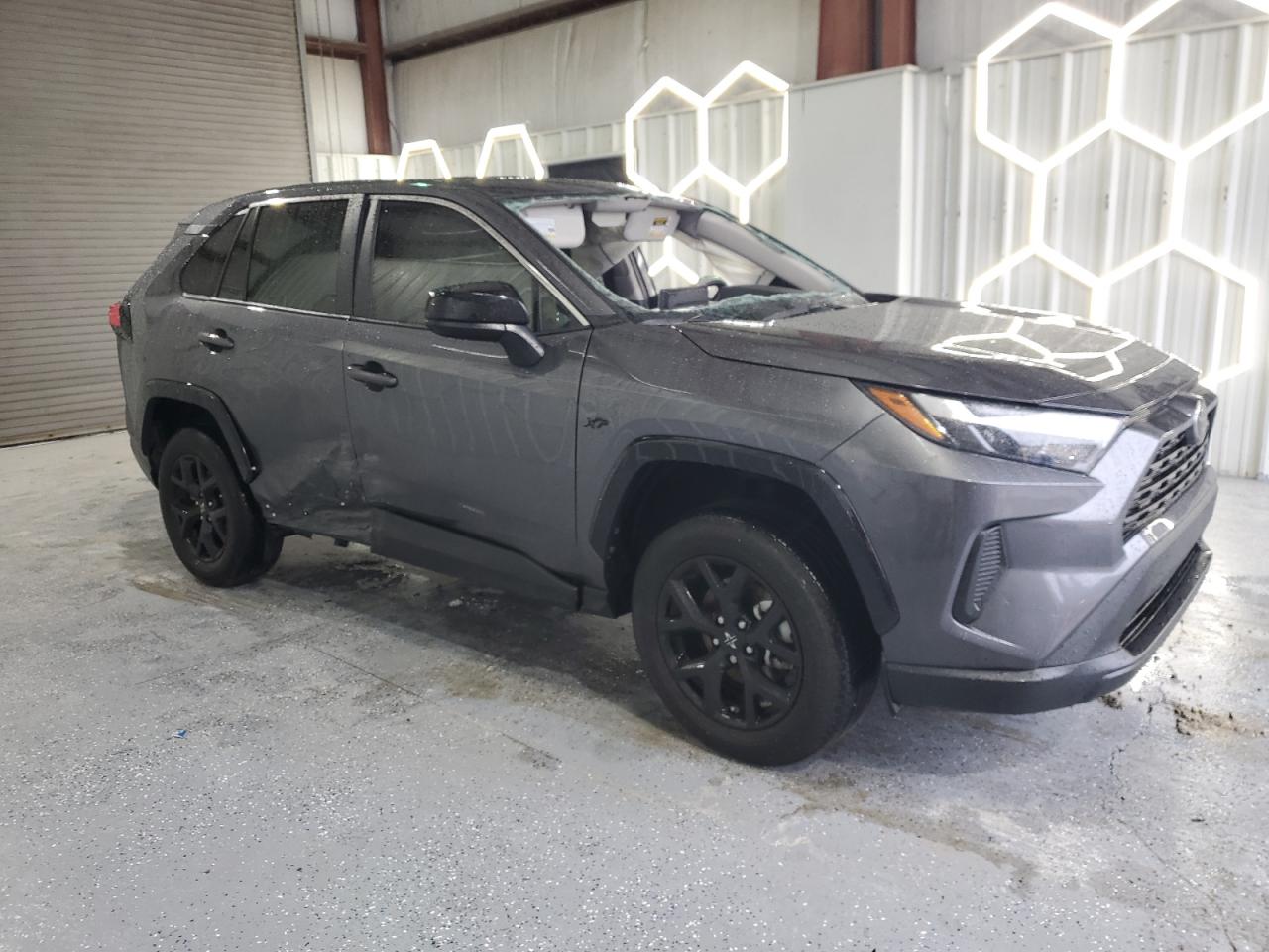 Toyota RAV4 Le Image 10