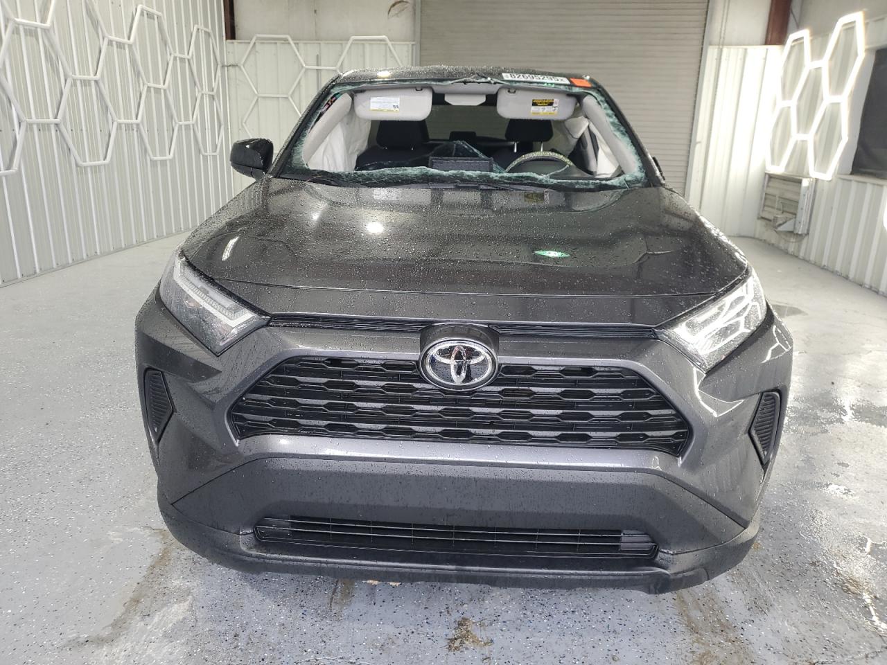 Toyota RAV4 Le Image 9