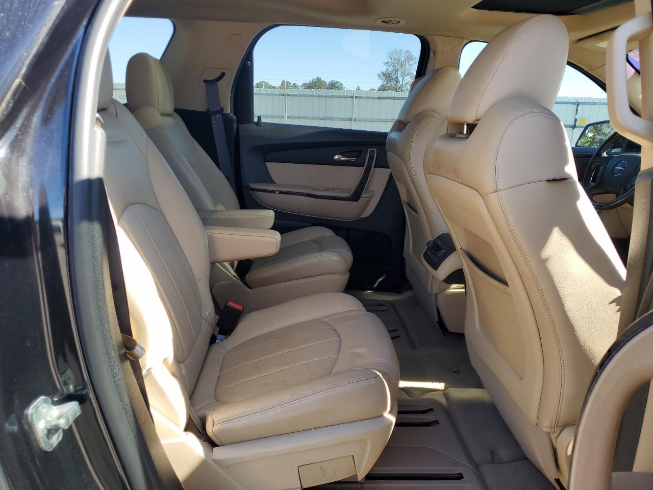 GMC Acadia Denali Image 12