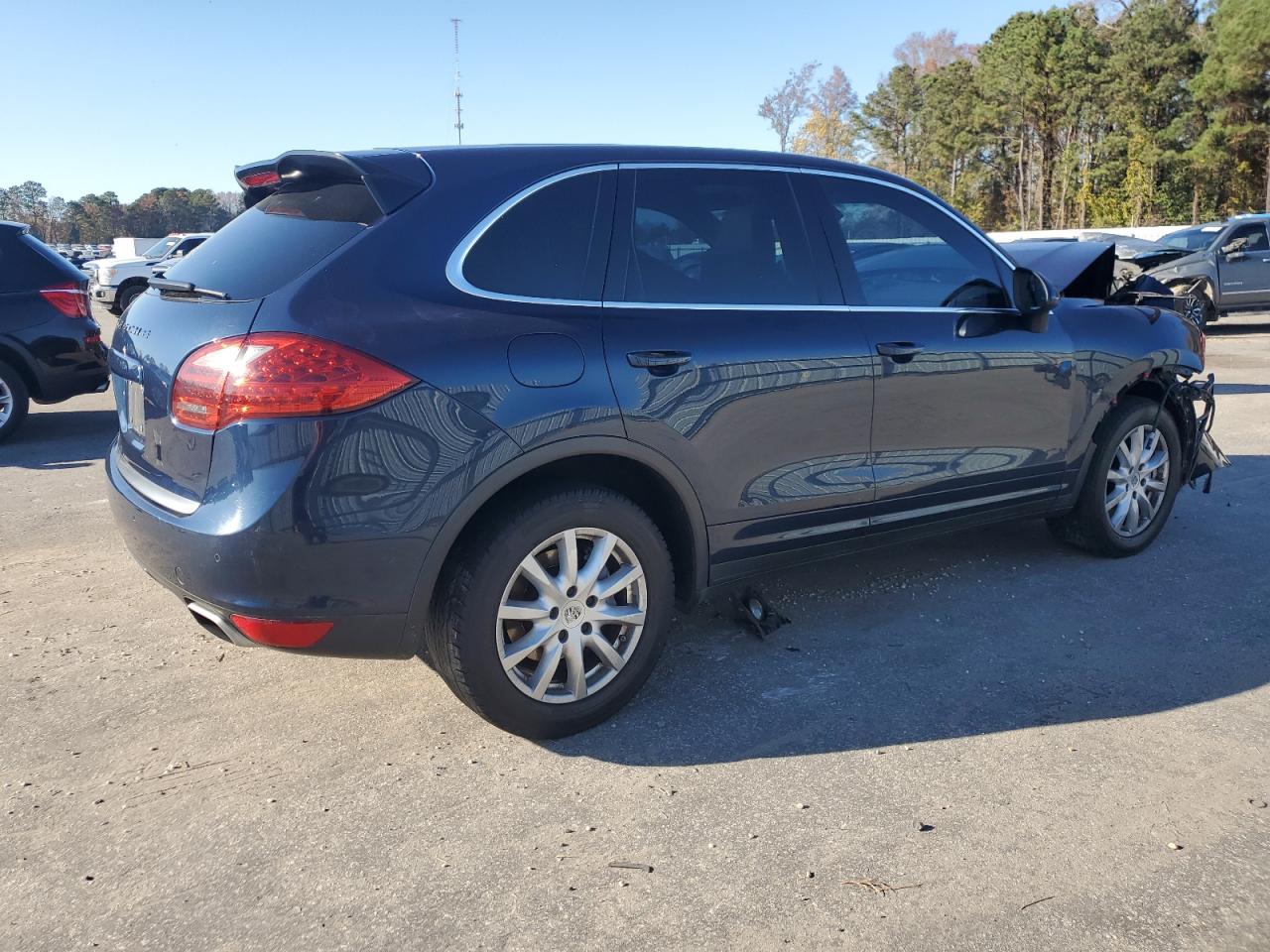 Porsche Cayenne Image 2