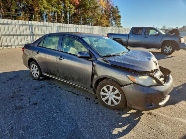 Toyota Corolla Base Image 9