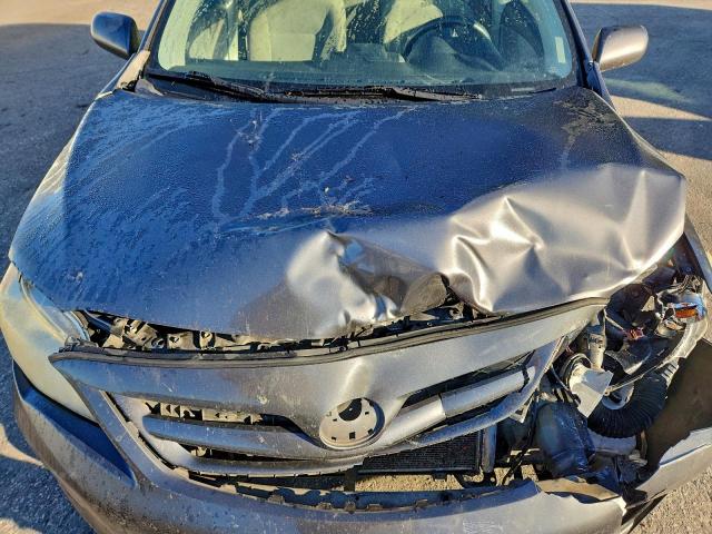 Toyota Corolla Base Image 8