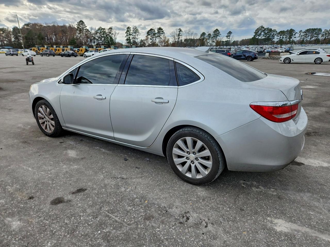 Buick Verano Image 8