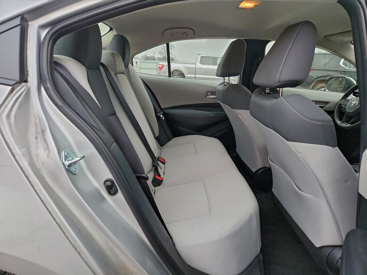 Toyota Corolla Le Image 9