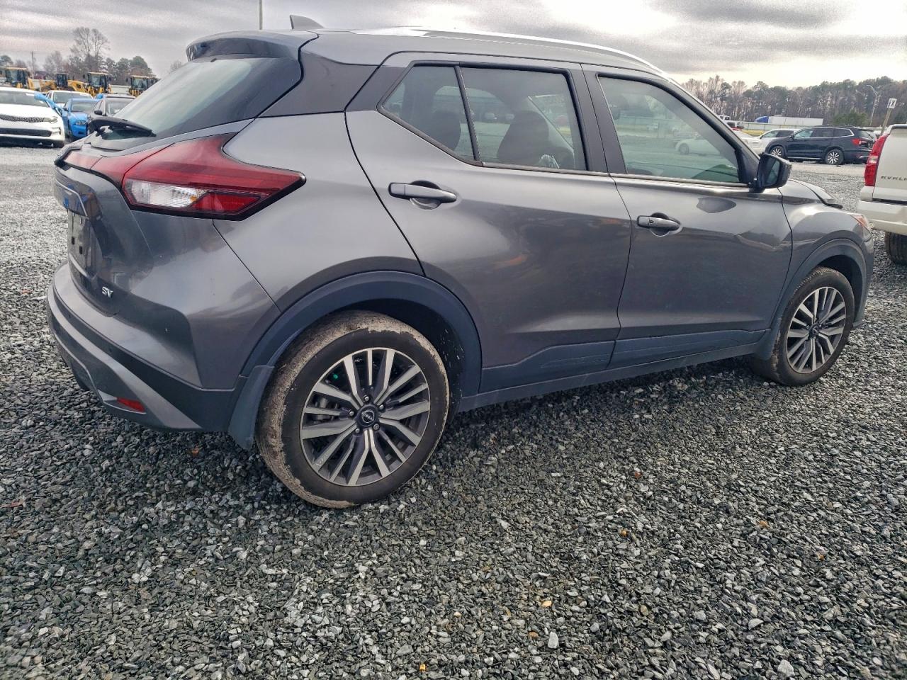 Nissan Kicks Sv Image 4