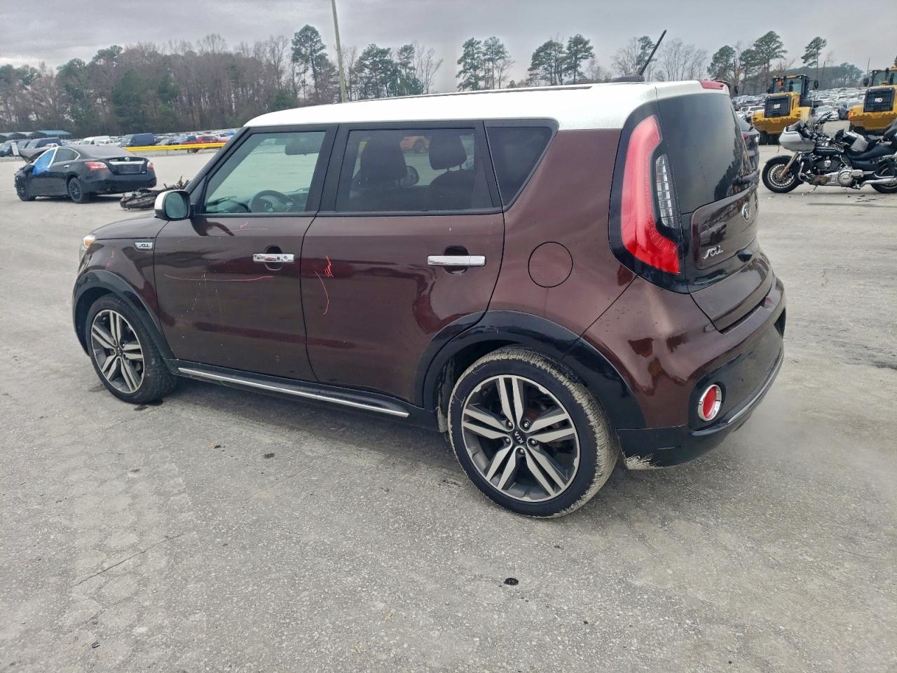 Kia Soul + Image 11