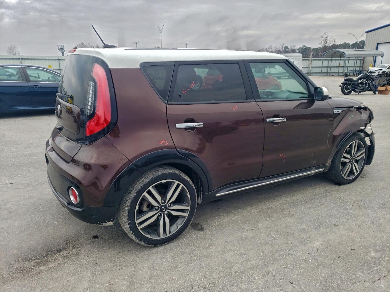 Kia Soul + Image 10