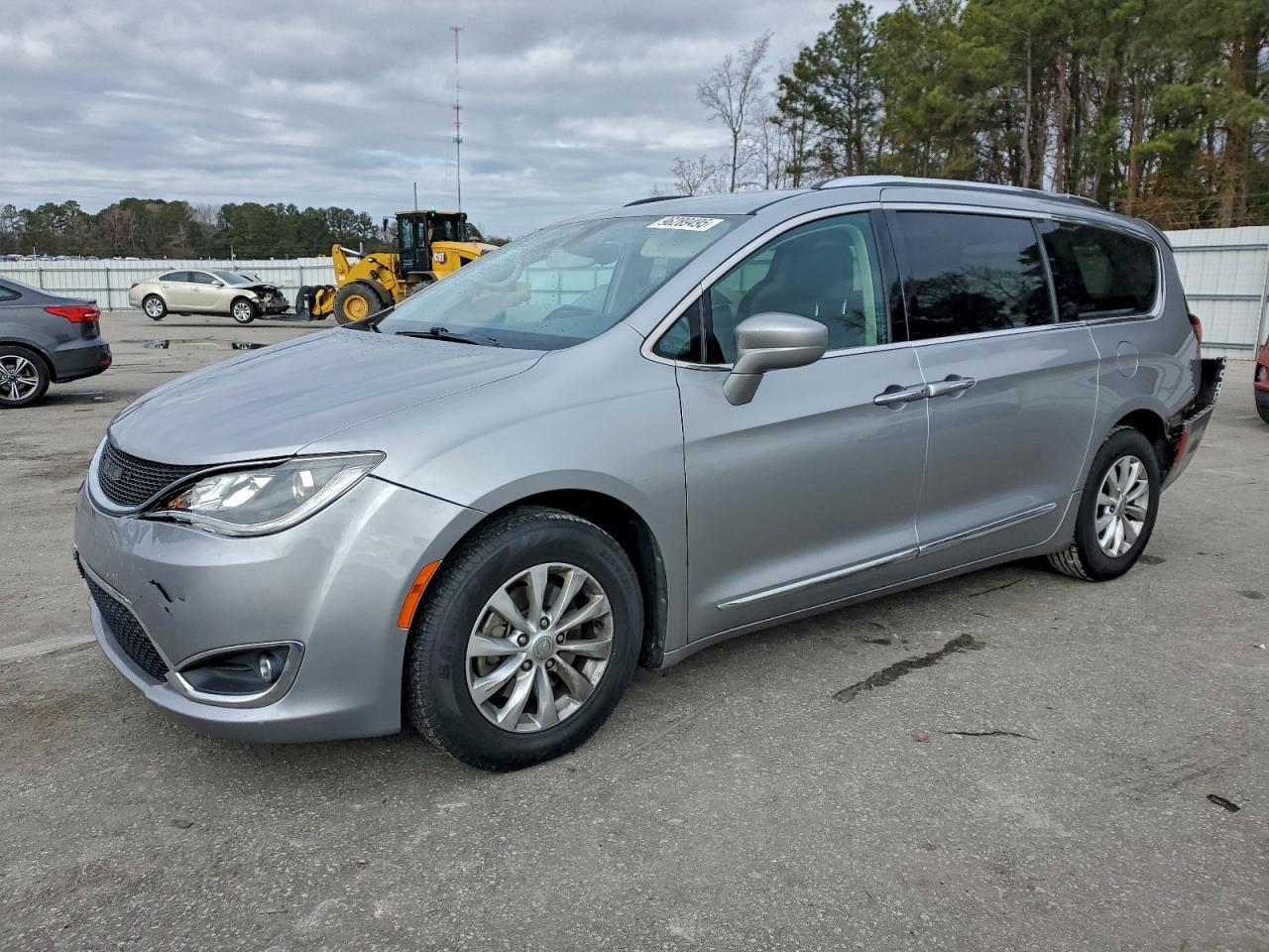 Chrysler Pacifica Touring L Image 1