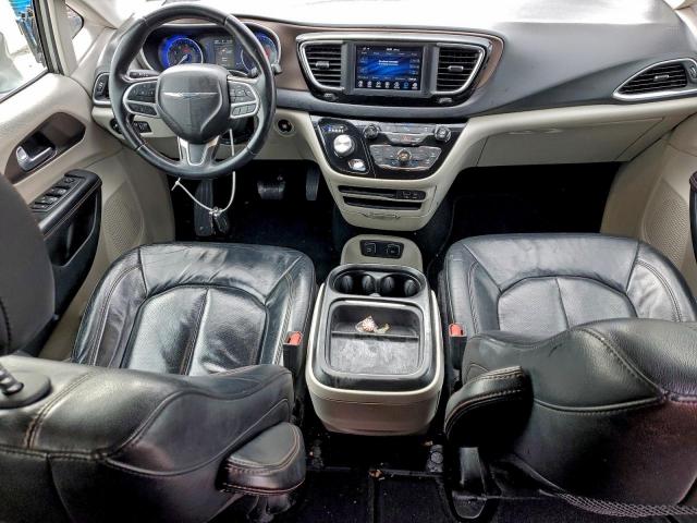 Chrysler Pacifica Touring L Image 3