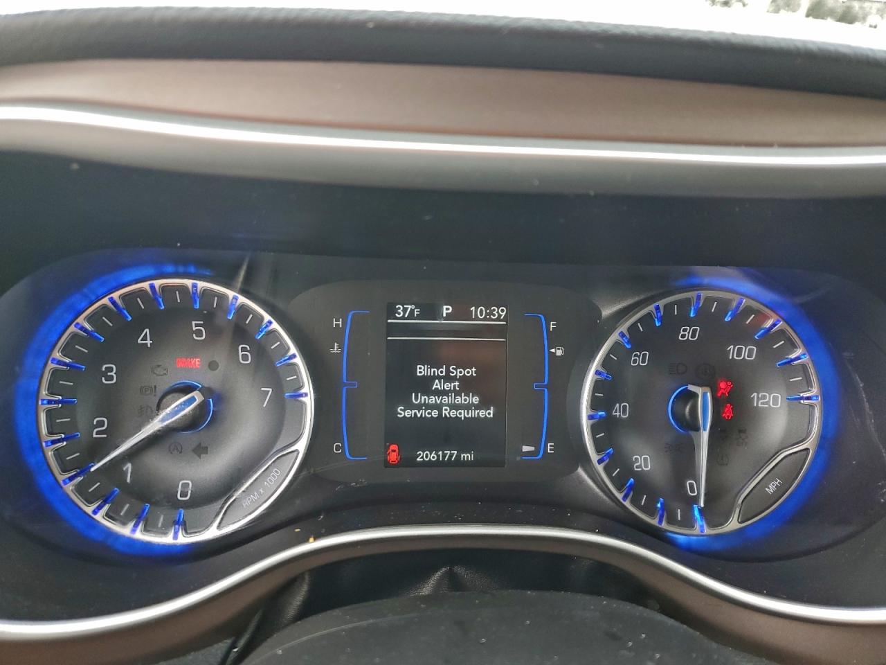 Chrysler Pacifica Touring L Image 2