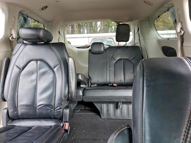 Chrysler Pacifica Touring L Image 4