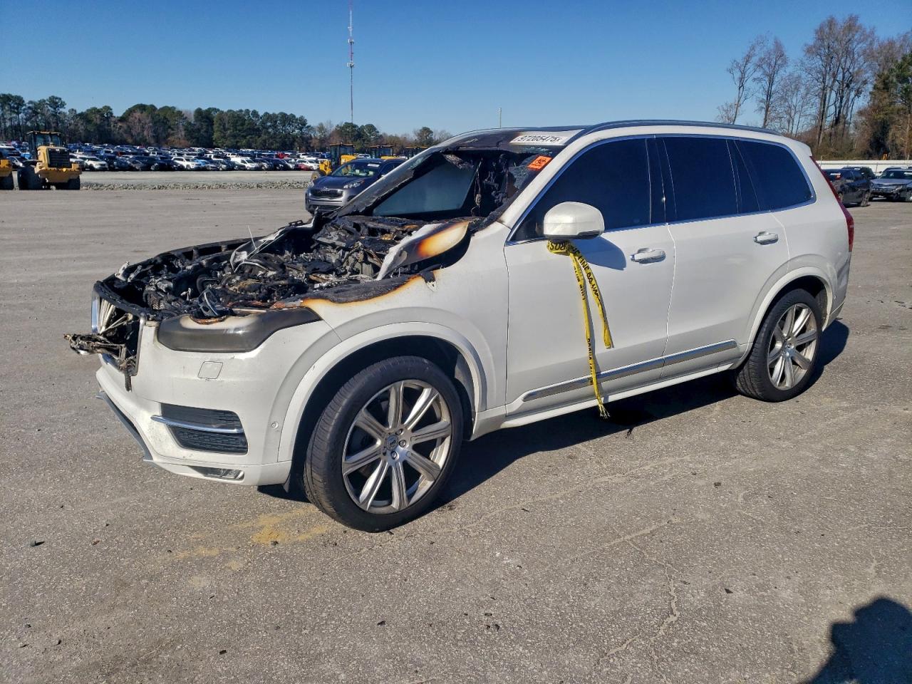 Volvo XC90 T6 Image 1