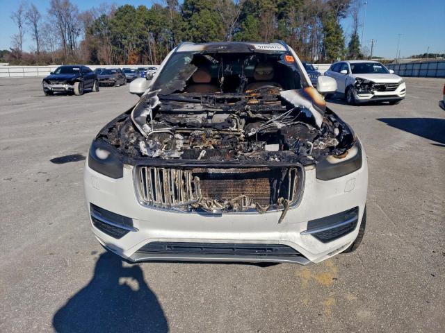 Volvo XC90 T6 Image 12