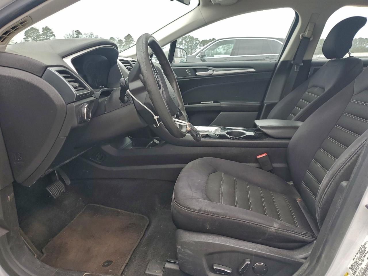 Ford Fusion Se Image 6