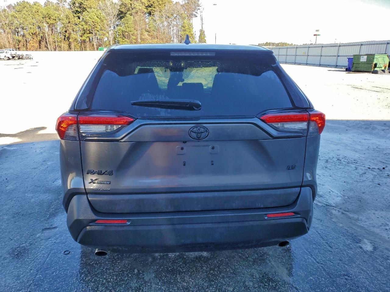 Toyota RAV4 Le Image 6