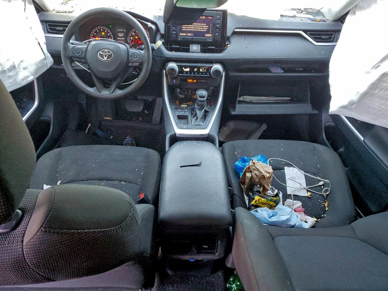 Toyota RAV4 Le Image 5