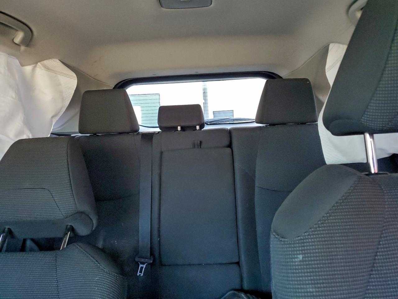 Toyota RAV4 Le Image 10