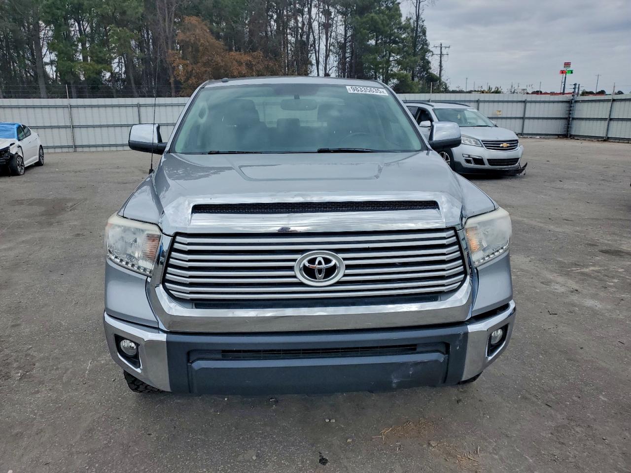 Toyota Tundra Crewmax Limited Image 6