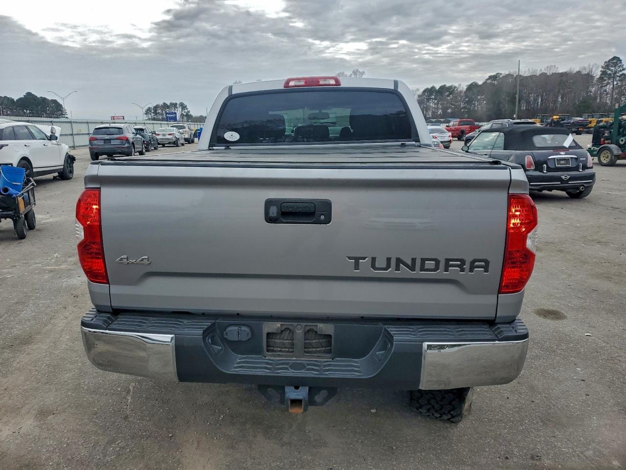 Toyota Tundra Crewmax Limited Image 9