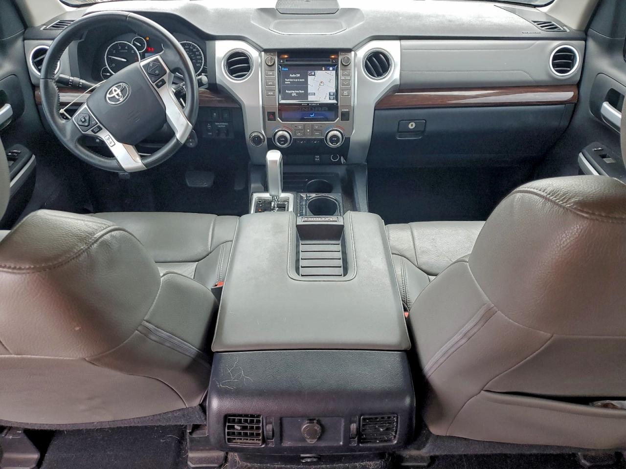 Toyota Tundra Crewmax Limited Image 10