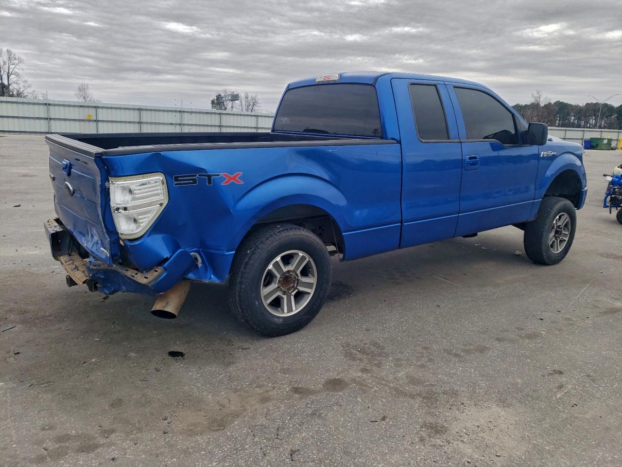 Ford F-150 Super Cab Image 4