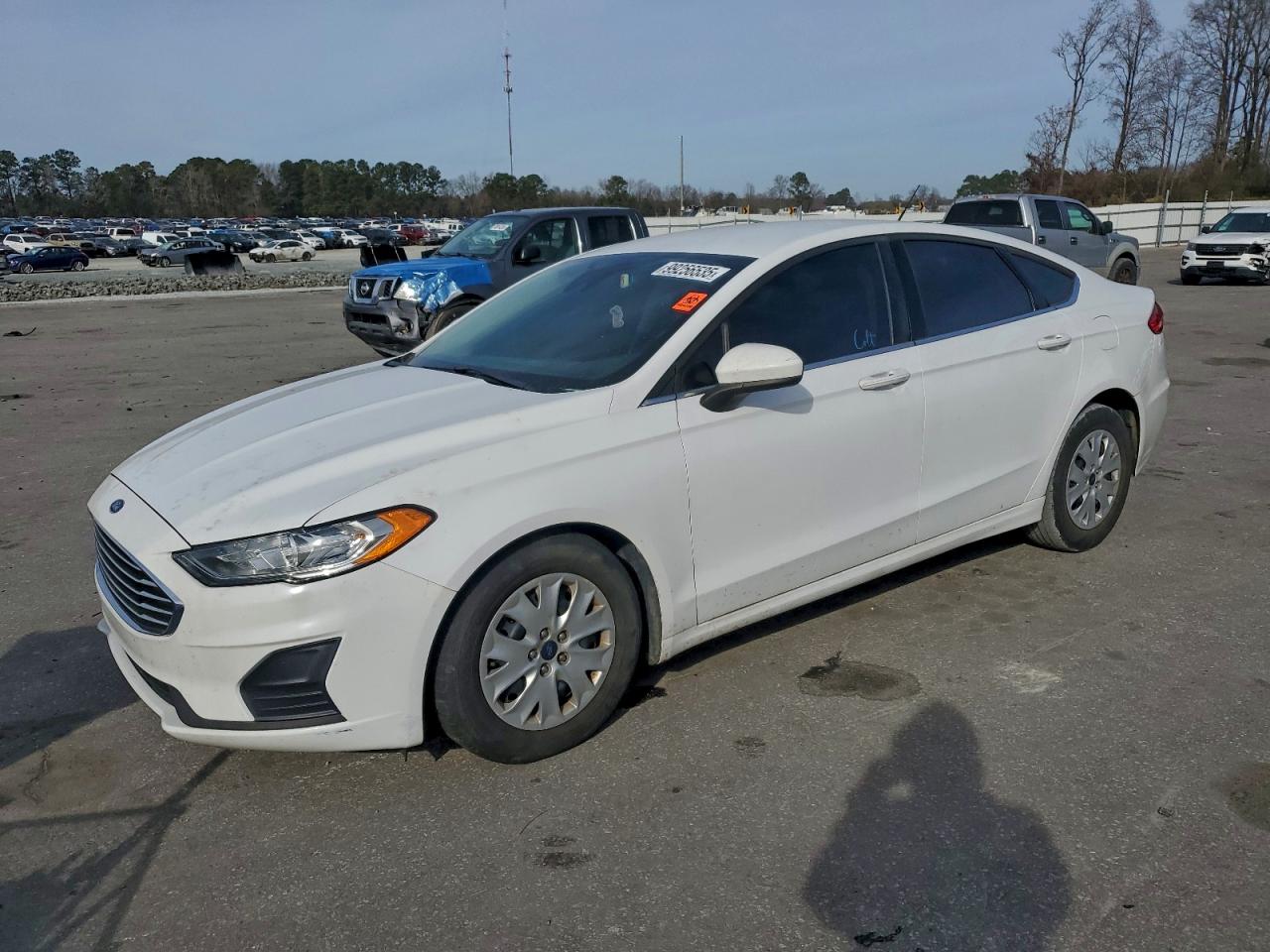 Ford Fusion S Image 1