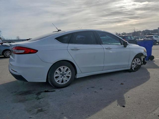 Ford Fusion S Image 11