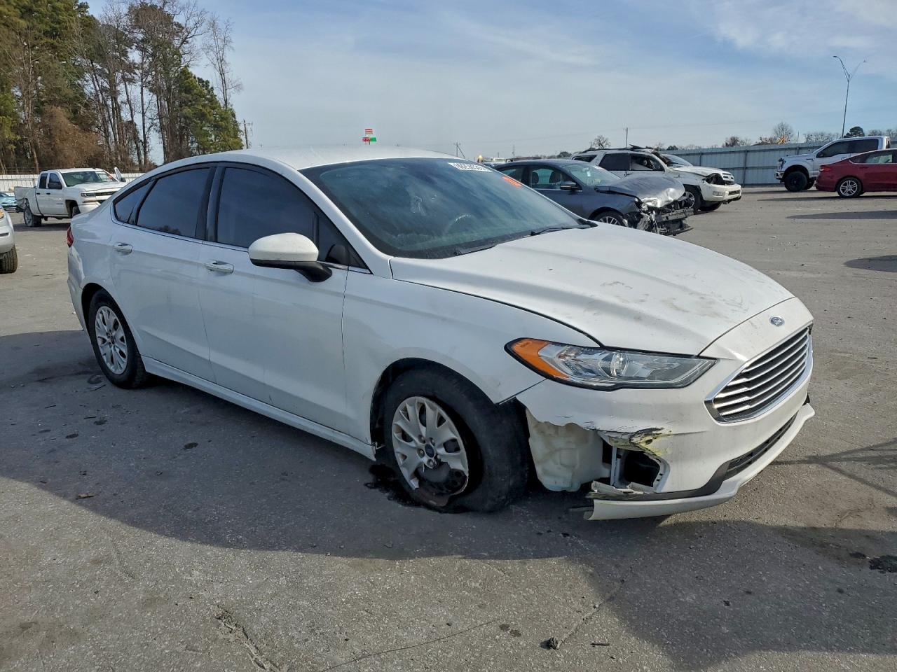 Ford Fusion S Image 8
