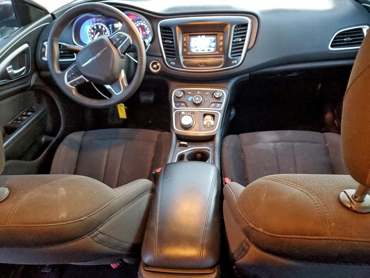 Chrysler 200 Limited Image 12