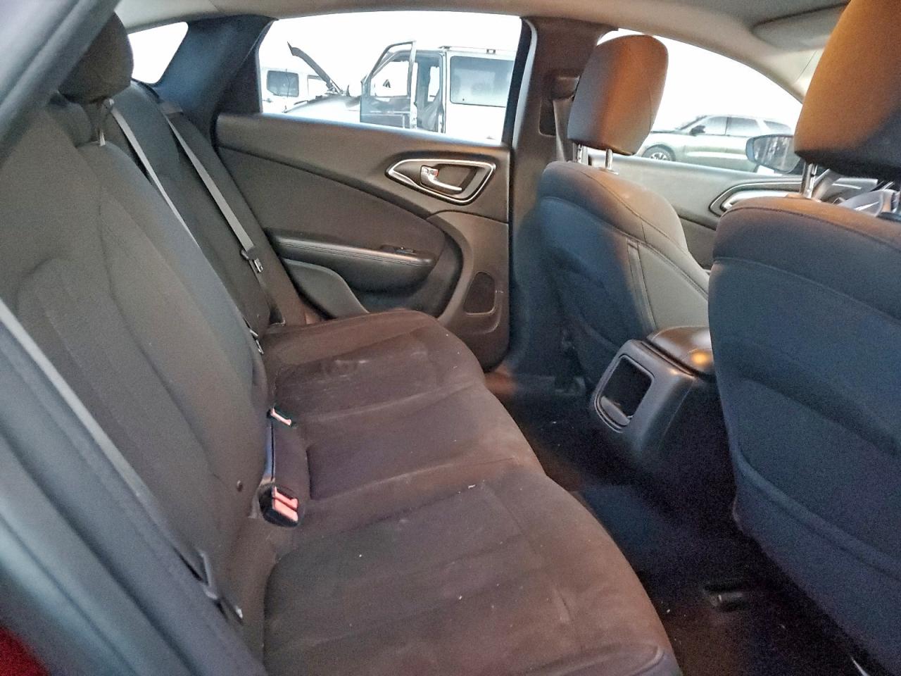 Chrysler 200 Limited Image 8