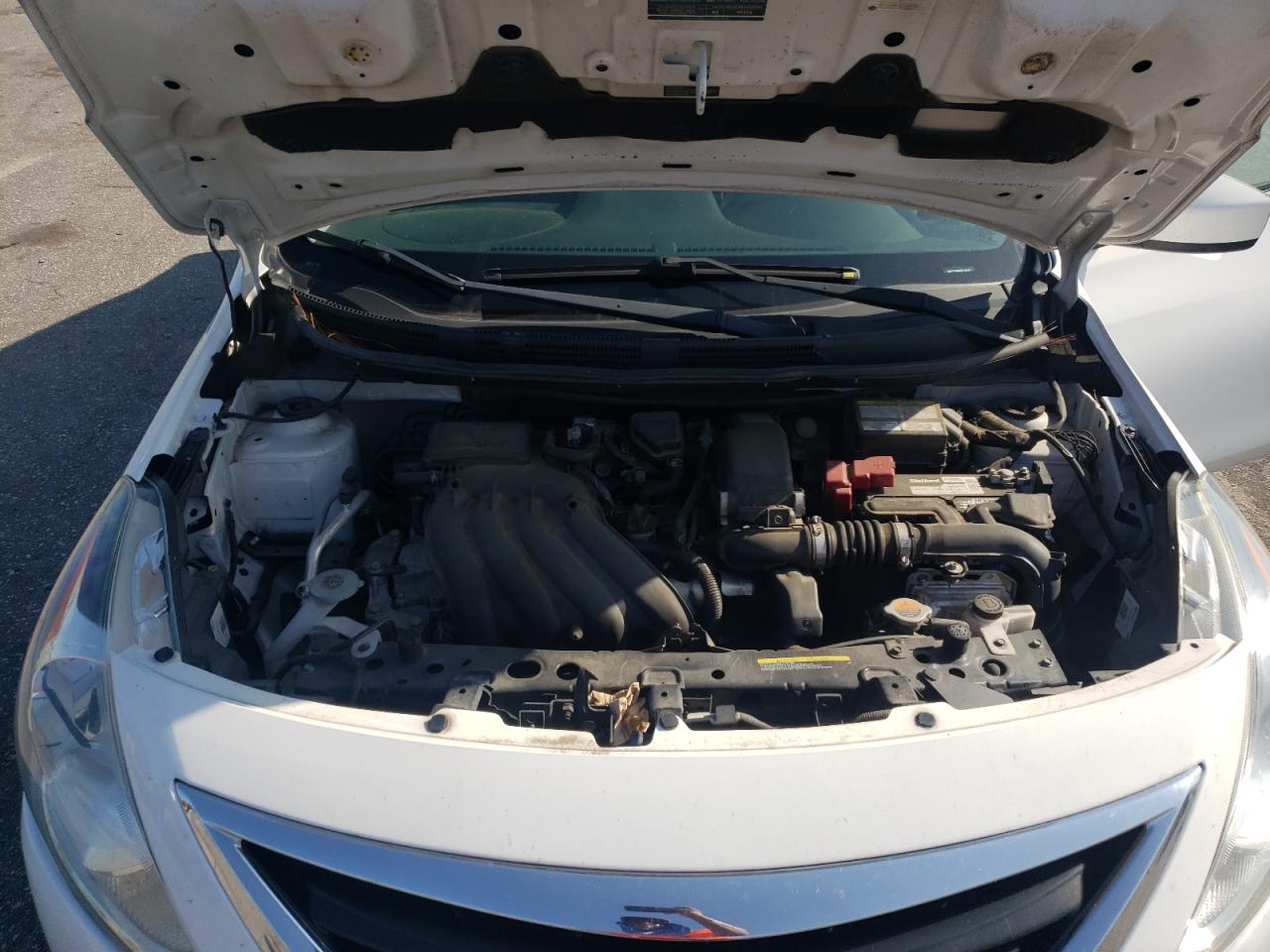 Nissan Versa S Image 6