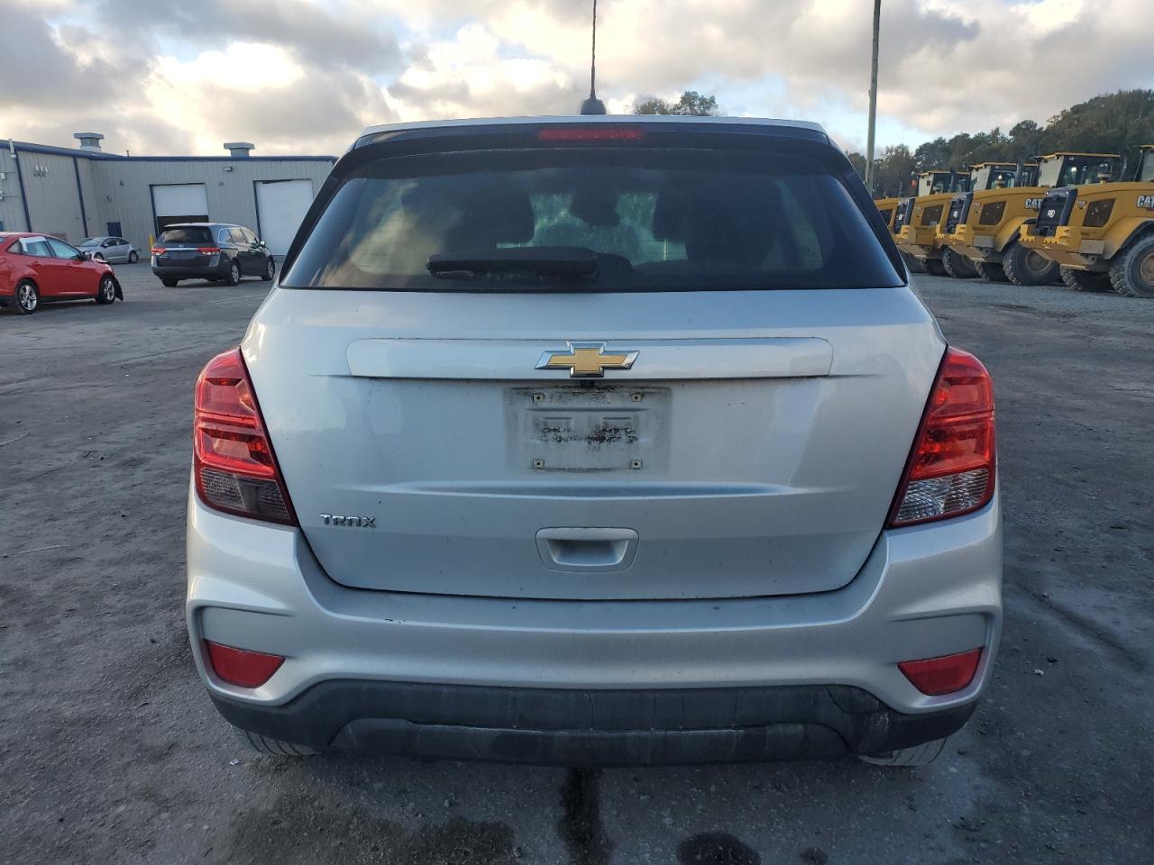 Chevrolet Trax Ls Image 4