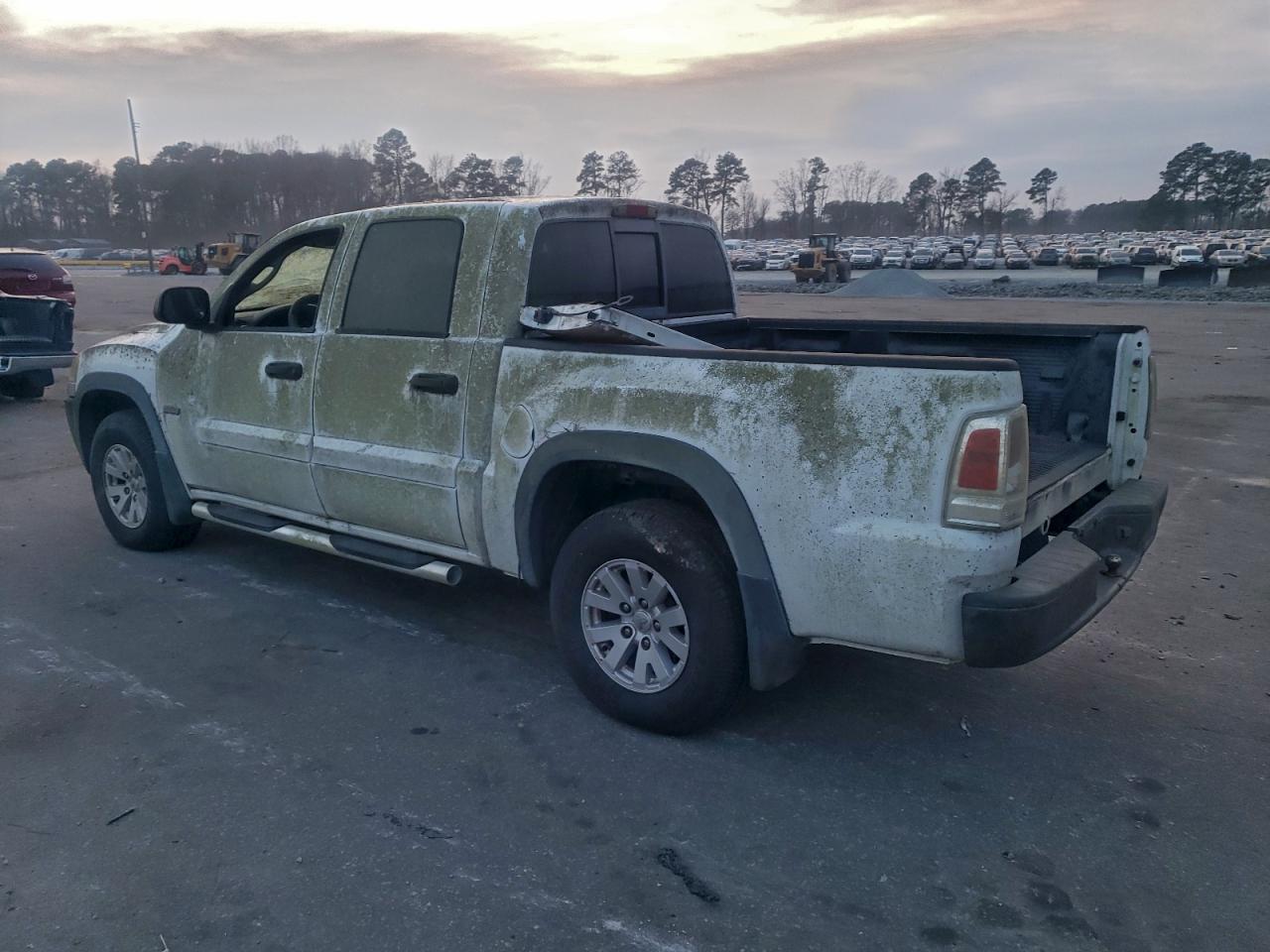 Mitsubishi Raider Durocross Image 2