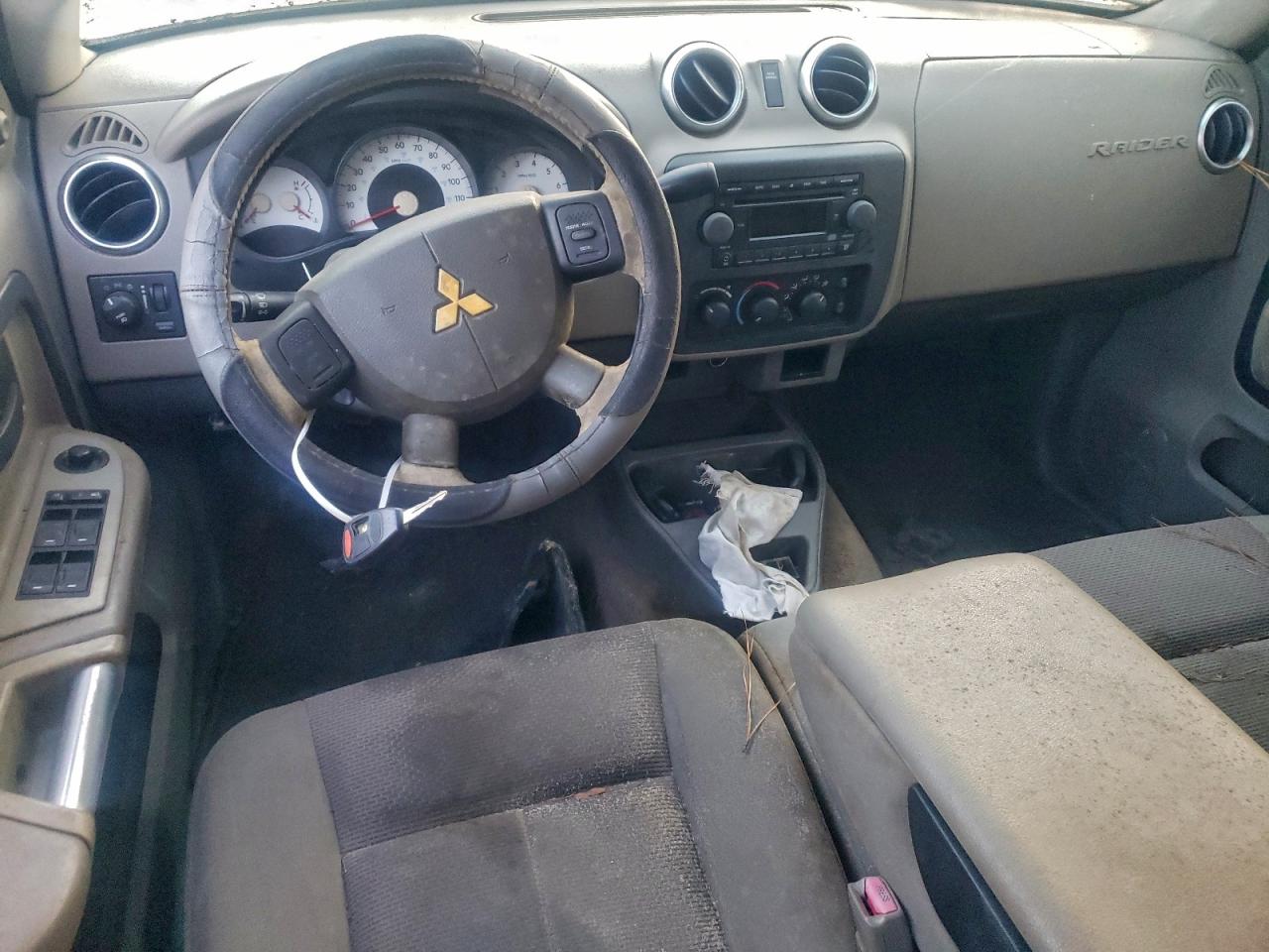 Mitsubishi Raider Durocross Image 9